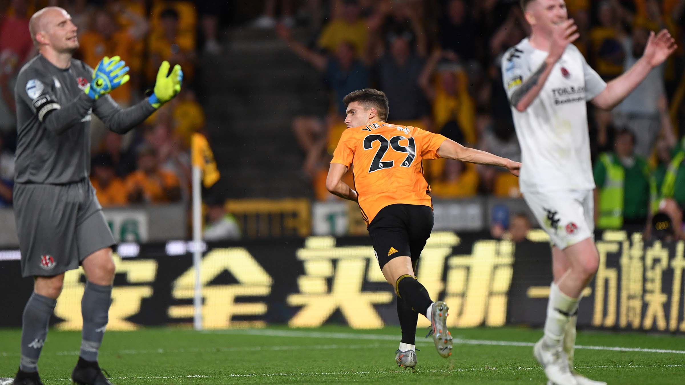 华体会体育-狼队主场告捷,提前锁定欧战名额  第2张 华体会体育-狼队主场告捷,提前锁定欧战名额  第2张