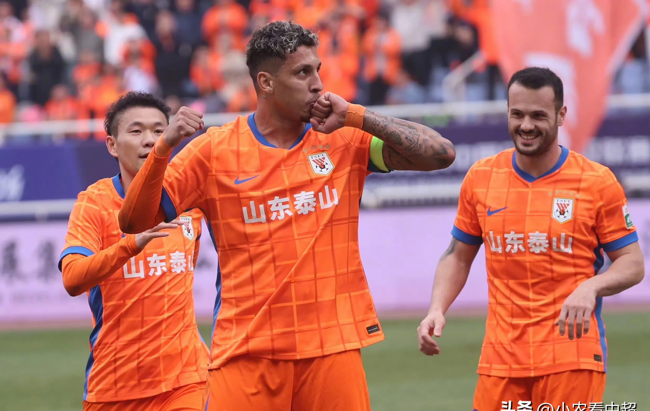 华体会登录-上海绿地申花队员互相激励,冲击联赛榜首的简单介绍  第2张 华体会登录-上海绿地申花队员互相激励,冲击联赛榜首的简单介绍  第2张